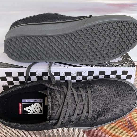 Vans Men’s Skate Chukka Low
Black/Grey/Denim
VN0A4BX45BR
Sneakers - Picture 3 of 16